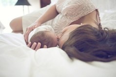 Природа очень мудра — дает женщине целых девять месяцев, чтобы приготовиться к чуду рождения ребенка, но только в тот момент, когда видишь личико своего младенца, полностью перерождаешься — становишься совершенно другим человеком, другой женщиной. Мамой.