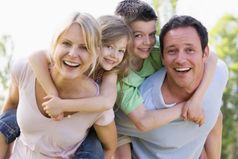 Один ребенок в доме — это бандит! Двое — организованная группировка! Бабушки и дедушки - могущественные покровители! Кошка — партизан-диверсант. Папа — политический лидер.  А мама пока не определилась — она карательный орган или жертва беспредела!