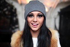 Девочка Катя купила себе собаку. Ей просто ничего не оставалось, ведь родители нашли у неё под подушкой кожаный ошейник.