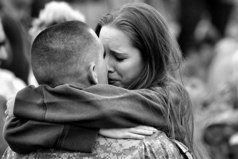 Я перестану любить тебя только тогда, когда слепой художник нарисует звук падения лепестка розы на хрустальный пол замка, которого не существует.