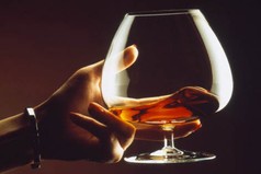 Мужчины, в этот праздник 23 февраля желаю вам побольше звездочек….на бутылке коньяка!