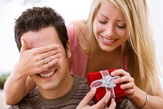 Девушки, не стесняйтесь, спрашивайте у нас, мужчин, что бы мы хотели получить в подарок на 23 февраля, а то шкафчики в ванной уже ломятся от ваших подарков!