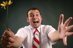 Мужчины вздыхали, толпились у ларька с цветами, но втайне радовались дополнительному выходному дню!