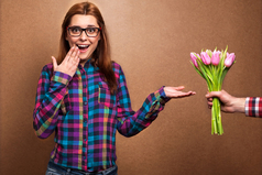 Альтернативный подарок на 8 марта — выброшенная уже, наконец, ёлка.