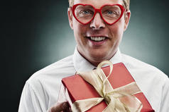 Мужчина, знающий, что подарить жене на 8 марта – редкий вид, занесенный в Красную книгу.