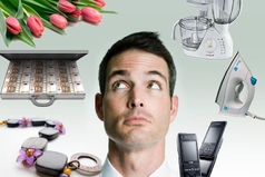 Женщины, подарившие пену для бритья 23 февраля – вряд ли  стоит жать что-то круче дезика.