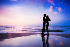 Любовь – это года видишь сердечки на кухонном полотенце, а вспоминаешь ЕГО