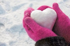 Любовь непредсказуема - она может настигнуть вас и на улице и в метро и в интернете