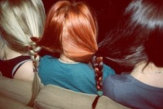 Жгучая пара: брюнет и брюнетка. Опасная пара: блондин и блондинка. Забавная пара: рыжий и рыжая.