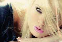 Может быть блондинки разучились думать потому, что мы от них этого не ждем? Парни, давайте будем внимательнее к светловолосым девушкам!