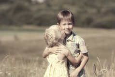 Как хорошо, что по известному мне адресу живет человек, которому можно позвонить в любой момент и на вопрос «Ты меня любишь?» услышать «Конечно, сестренка!».