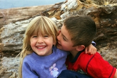 Куплю подарочек для брата, и пусть потрачу всю зарплату – мне ничего не жаль для брата!