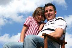 Он никогда меня не обижал, на мой День рожденья покупал мне цветы и любимые конфеты, с ним я могу откровенно поговорить обо всём, просто это мой любимый братик!