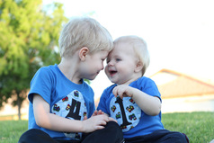 Родители дают нам жизнь, воспитывают и прививают нам любовь… Но самый лучший подарок, который они могут сделать – это брат или сестра.