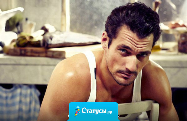 Захожу на кухню и вижу мужа - дергается в конвульсиях, держась за электрический чайник. Хватаю швабру и сильно ударяю его по руке, чтобы оторвать от электрического прибора. Сломала и швабру и руку ему. Позже выяснилось, .......что он, бл#ть, слушал музыку в наушниках.... и пританцовывал!