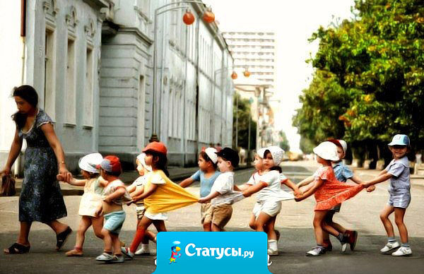 Дорожный знак. На нём написано: 