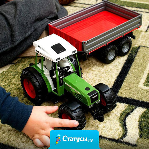 Преподаю в вузе. Мама получает второе высшее. Послезавтра принимаю у неё зачёт. И почему именно сегодня я вспомнил как она мне трактор в детстве не купила?