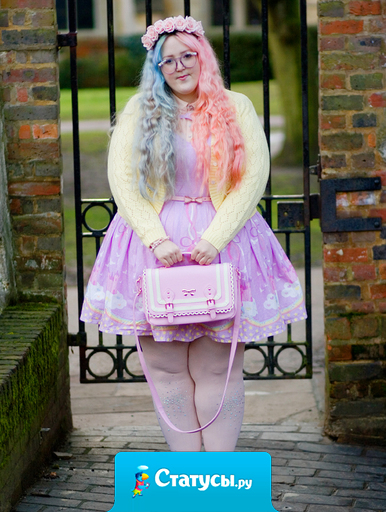 Не плачь, ты не толстая, просто родители тебя специально заботливо откормили, чтобы оградить от стриптиза и проституции!