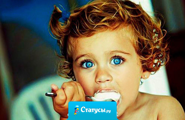 Ребёнок, пожив у бабушки с дедушкой, стал в садике играть, как-будто он самогонку гонит. Самое страшное, что ВСЕ дети выстроились к нему в очередь с кружками!