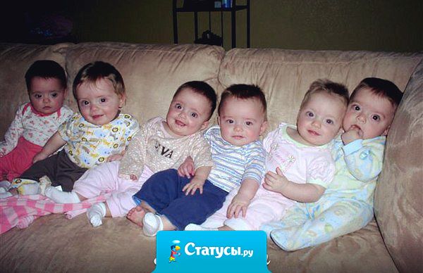 Рожает женщина. Партнерские роды, муж рядом. Один ребенок родился, второй, третий, после четвертого муж в полу обмороке кричит акушерке: 