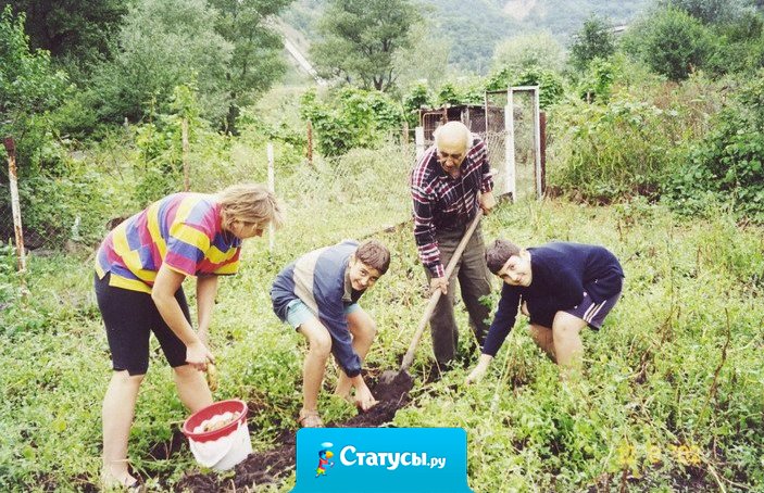 Раньше на 1 мая были демонстрации с плакатами, а теперь - агрофитнесс с лопатами!