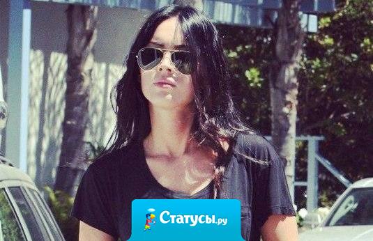 Вокруг столько осведомлённых о моей жизни людей, что иногда хочется подойти и спросить: 