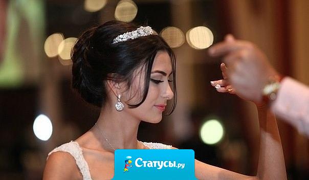 Женщина выходит замуж, чтобы променять внимание всех мужчин на безразличие одного единственного.