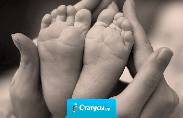 Нелёгкий труд детей рожать, растить, стирать пелёнки. Пусть будет героиней мать для каждого ребёнка! Пускай хранит Мария-мать всех женщин на планете. И не устанут мамам дети повторять: «Ты лучшая мамулечка на свете!»