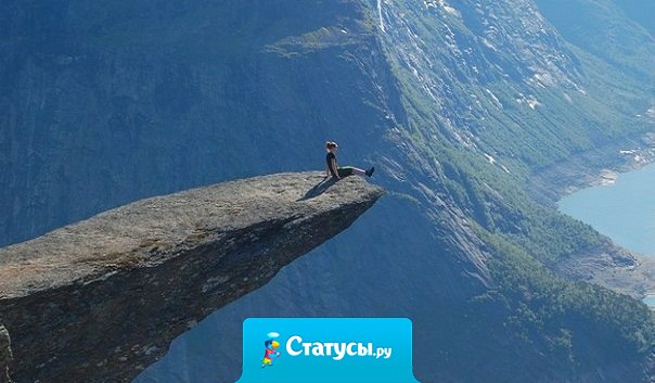 Не смотрю назад - увижу прошлое, подниму глаза - узнаю новое. Надо ли? Если что, прости, я буду жить правилам вопреки!