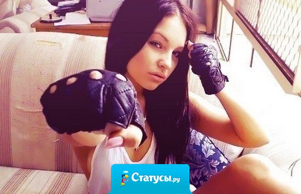 И все таки женщины сильнее мужчин! Ведь только мы можем шуровать по сугробам на каблуках с ребенком на руках и пакетом жрачки.