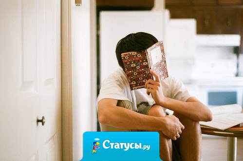 Забываешь человека, а он тебе пишет.