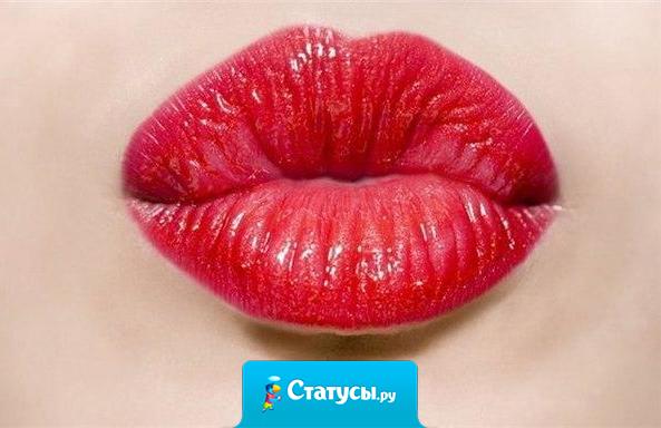 Она в сети и он в сети. Она молчит и он молчит. А сердце в ритме страсти, так бешено стучит. Кому она там пишет? Кому же пишет он? Она лишь им и дышит и он в нее влюблен. И только лишь обида растет день ото дня. Молчит не нужен видно. Не пишет не нужна. Ведем себя, как дети, теряя день за днем! И тонем в интернете, как будто легче в нем.