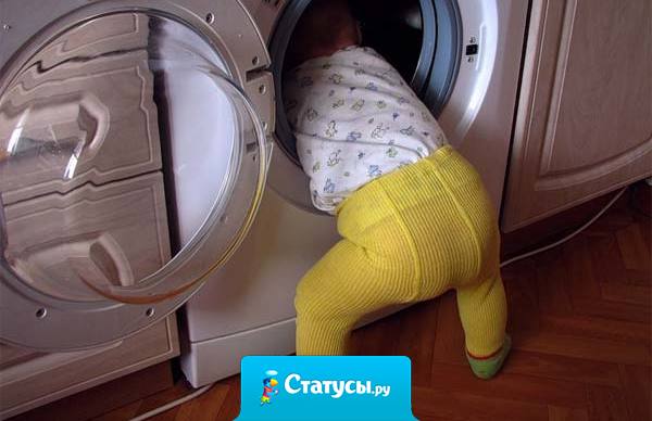 Для мамы сына нет роднее. Сын для нее — родная кровь! Не может что-то быть сильнее. Чем к сыну матери любовь! Не будет маме безмятежно. В тревоге за тебя родной. А сын шепнет на ушко нежно: не бойся мама, я с тобой.