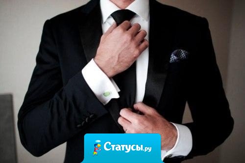 Белая рубашка, черный галстук и черный пиджак - этот образ никогда не скучен и не банален, если дополняется мужской харизмой.