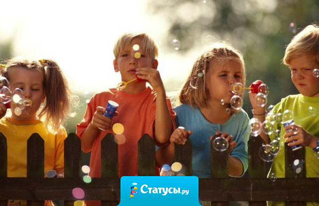 День со счастья начинается, счастье встало раньше всех! Счастье маме улыбается, развернув улыбку в смех.