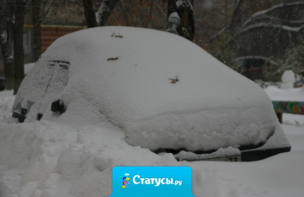 На просьбу ГАИ по возможности не выезжать на дороги в снегопад отреагировали только коммунальные службы.