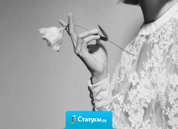 Иногда вдруг отчетливо понимаешь, что жизнь проходит. И довольно быстро. Люди смешны. Вот если я потерял два рубля – я огорчусь. А каждую секунду мы теряем секунду жизни. И ничего, не замечаем.