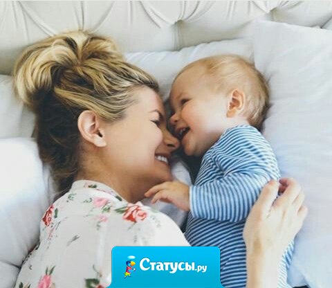 Она улыбнулась, и мне показалось, что весь мир стал светлее. Мам, улыбайся почаще.