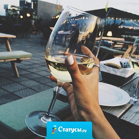 Птица, сидящая на дереве, никогда не боится, что ветка сломается, потому что она доверяет не ветке, а своим собственным крыльям. Всегда верь в себя.