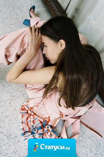 Она была ему противна, потому что все время его любила. 