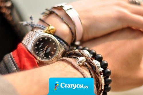 Он будет поворачивать руль коленом, держать телефон плечом, переключать скорости левой рукой, но мою ладошку он не отпустит.